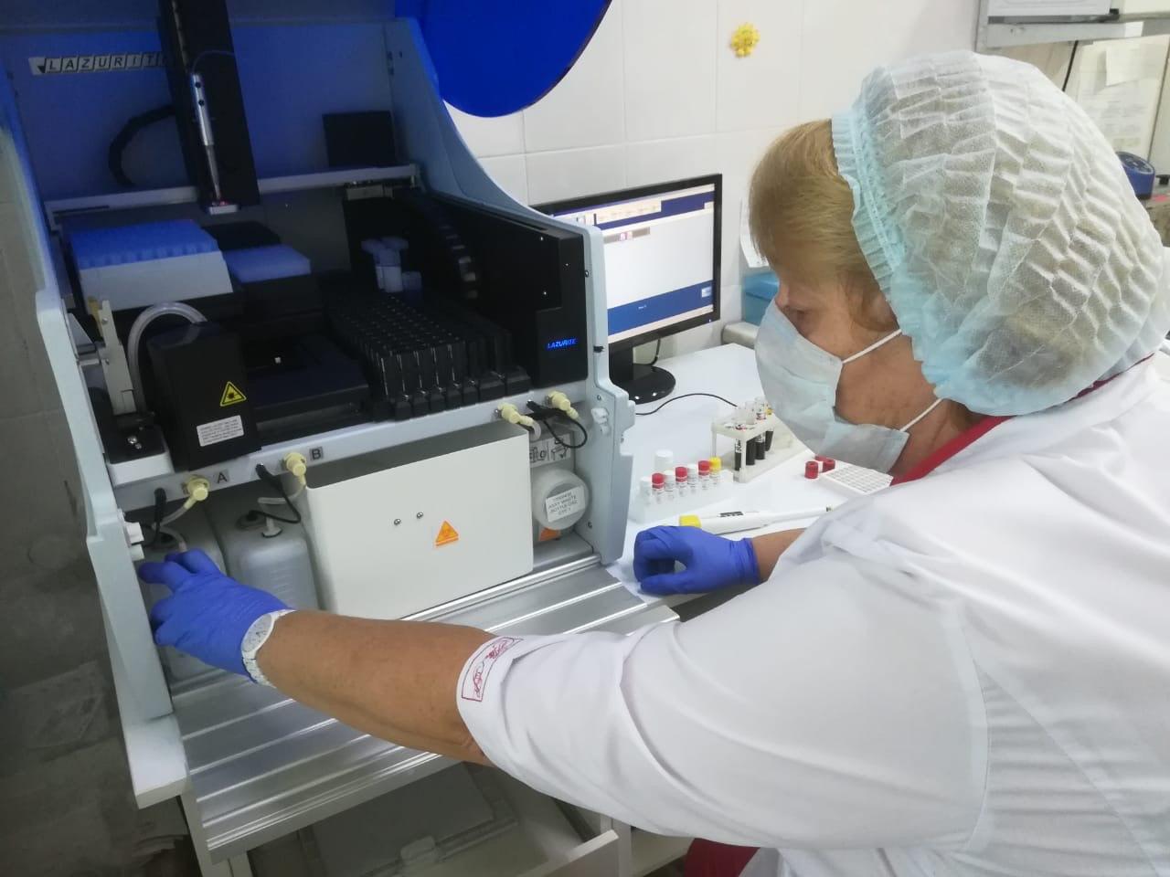 В клинической лаборатории Амурского онкодиспансера умные аппараты проводят точные исследования