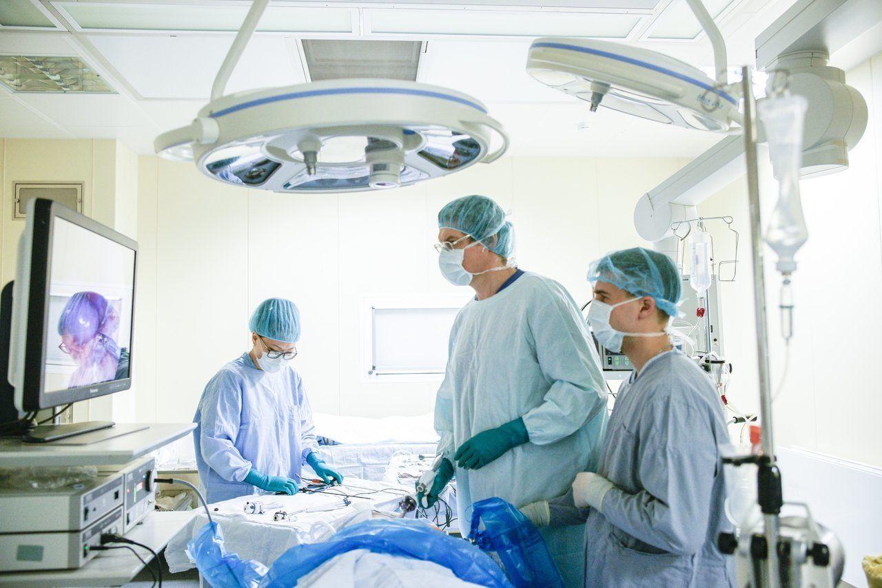 Операция ребенку по удалению опухоли Вильмса