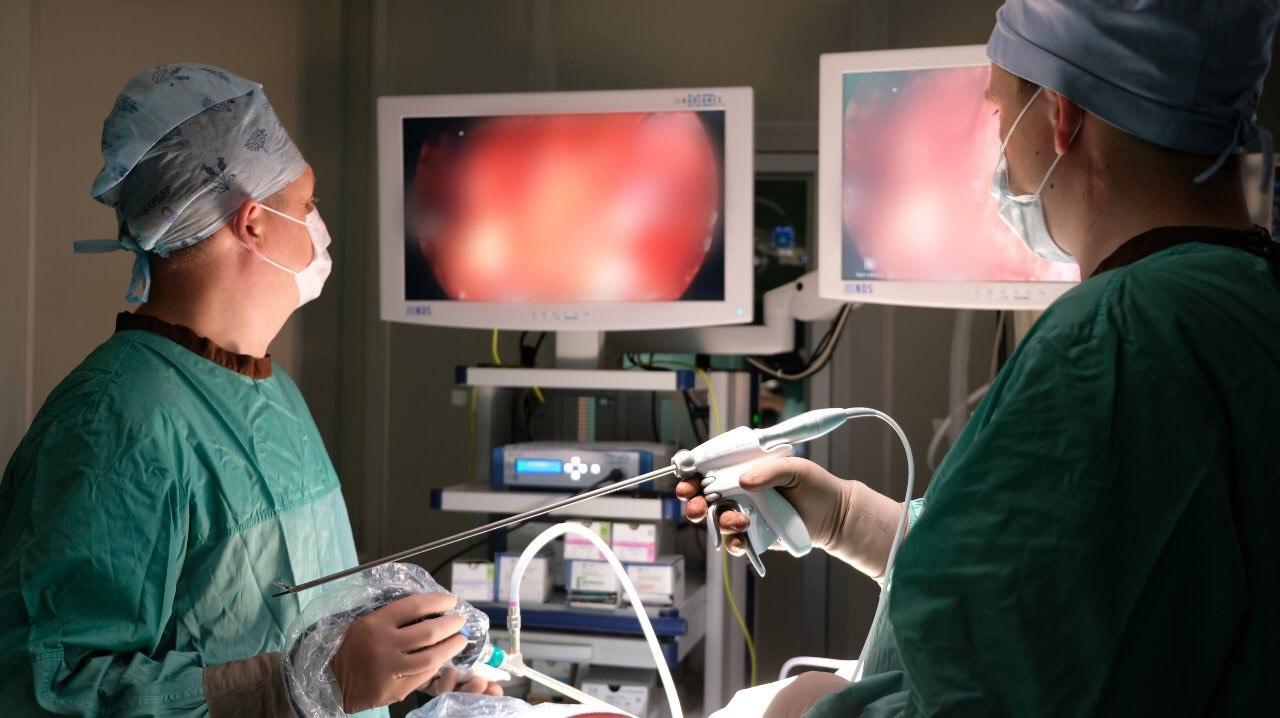 Новыми аппаратами для малотравматичных операций оснастили Свердловский онкодиспансер