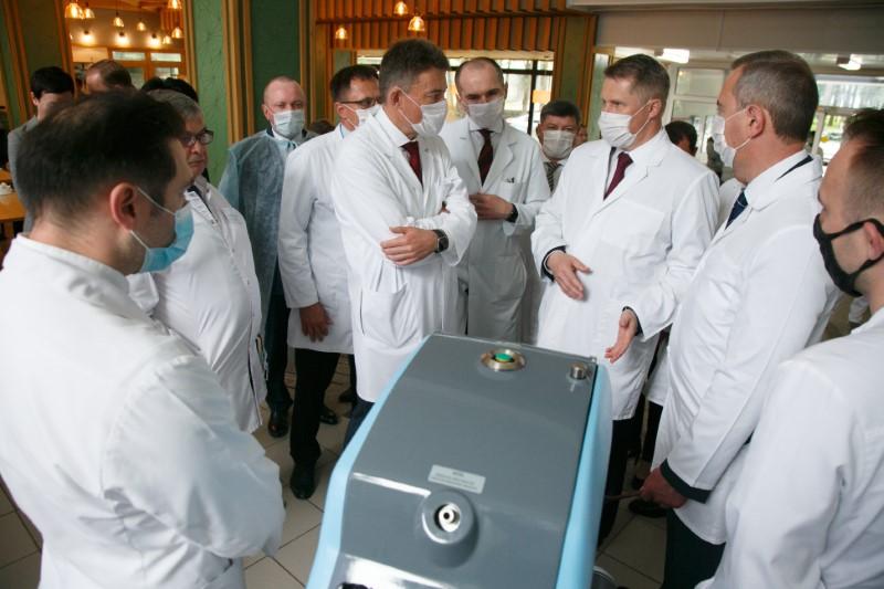 Министр здравоохранения Российской Федерации Михаил Мурашко и и. о. губернатора Калужской области Владислав Шапша посетили МРНЦ им. А.Ф. Цыба в Обнинске 